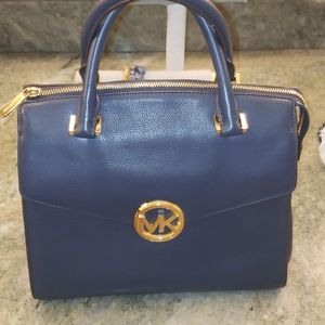 EUC Michael Kors Navy Satchel 😍 💙